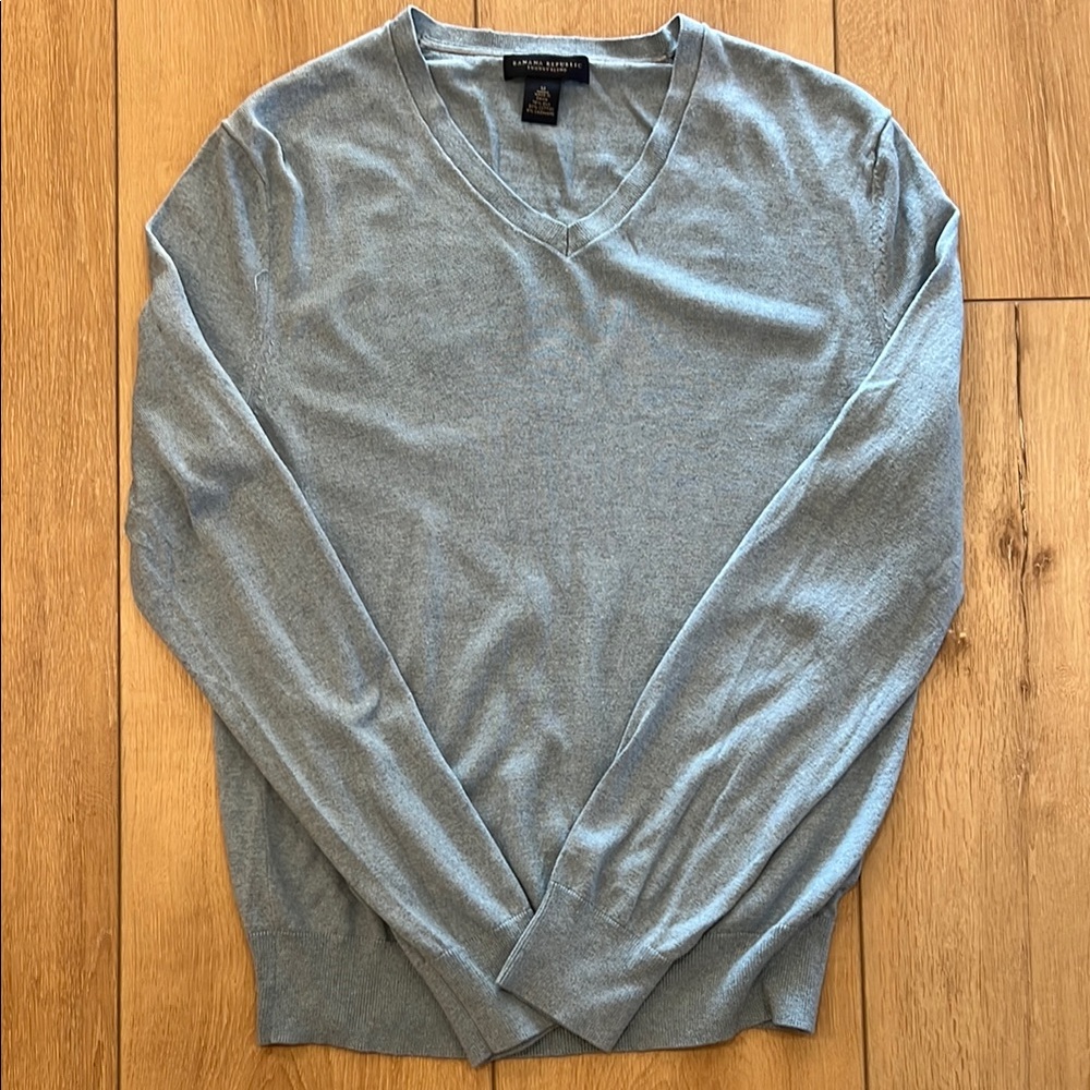 Banana Republic V-Neck Sweater - Soft Blue Mens Size M